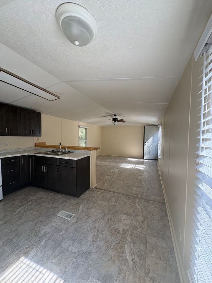 32601 Hillcreek Rd - Photo 3 of 13