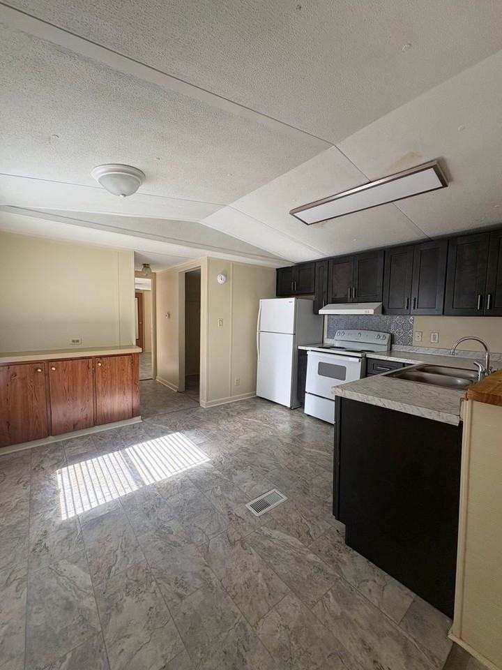 32601 Hillcreek Rd - Photo 4 of 13