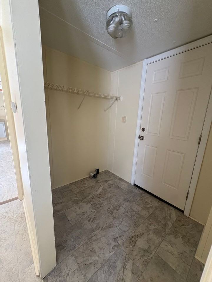 32601 Hillcreek Rd - Photo 5 of 13