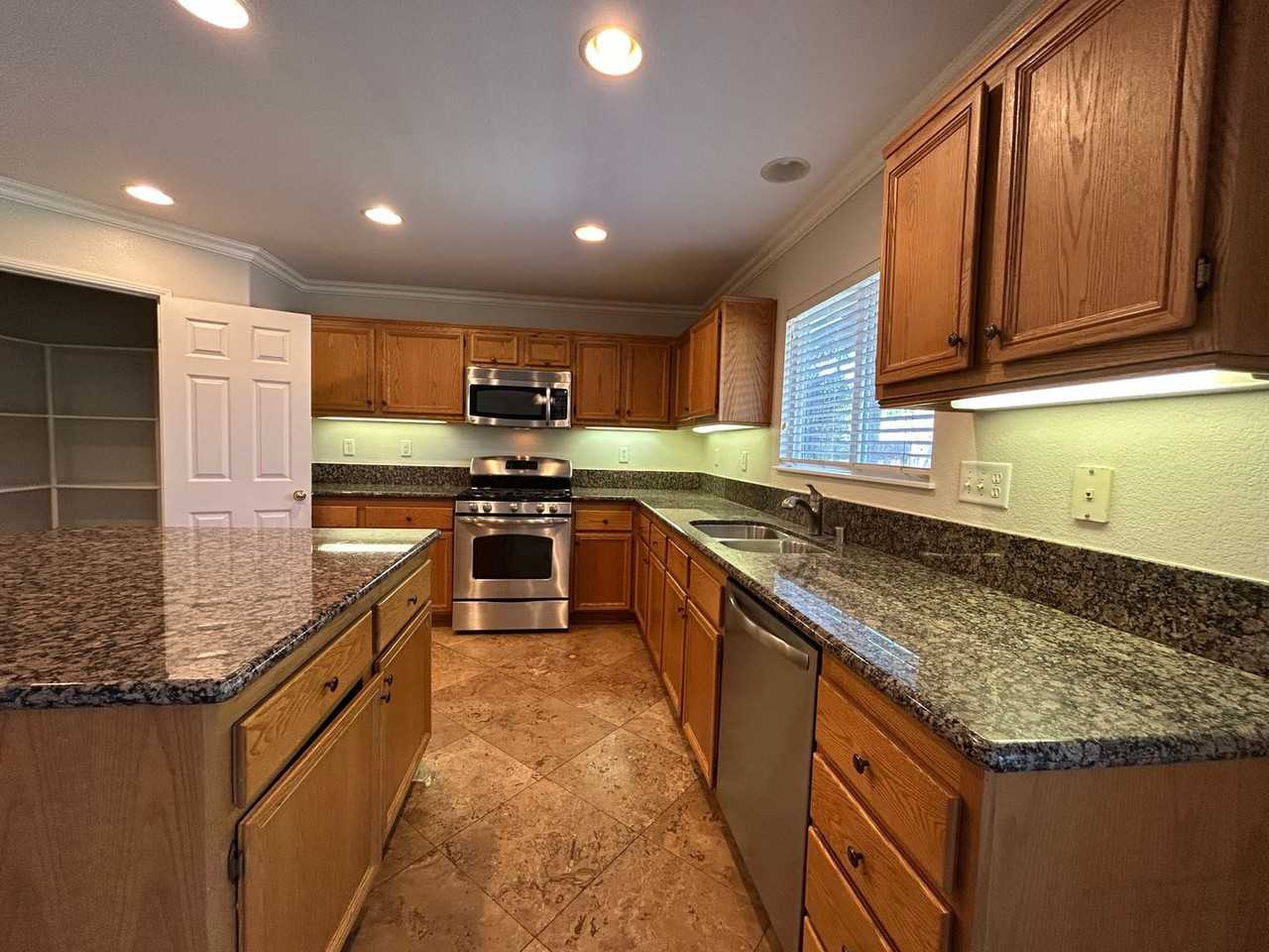 31834 Empresa Cir - Photo 4 of 15