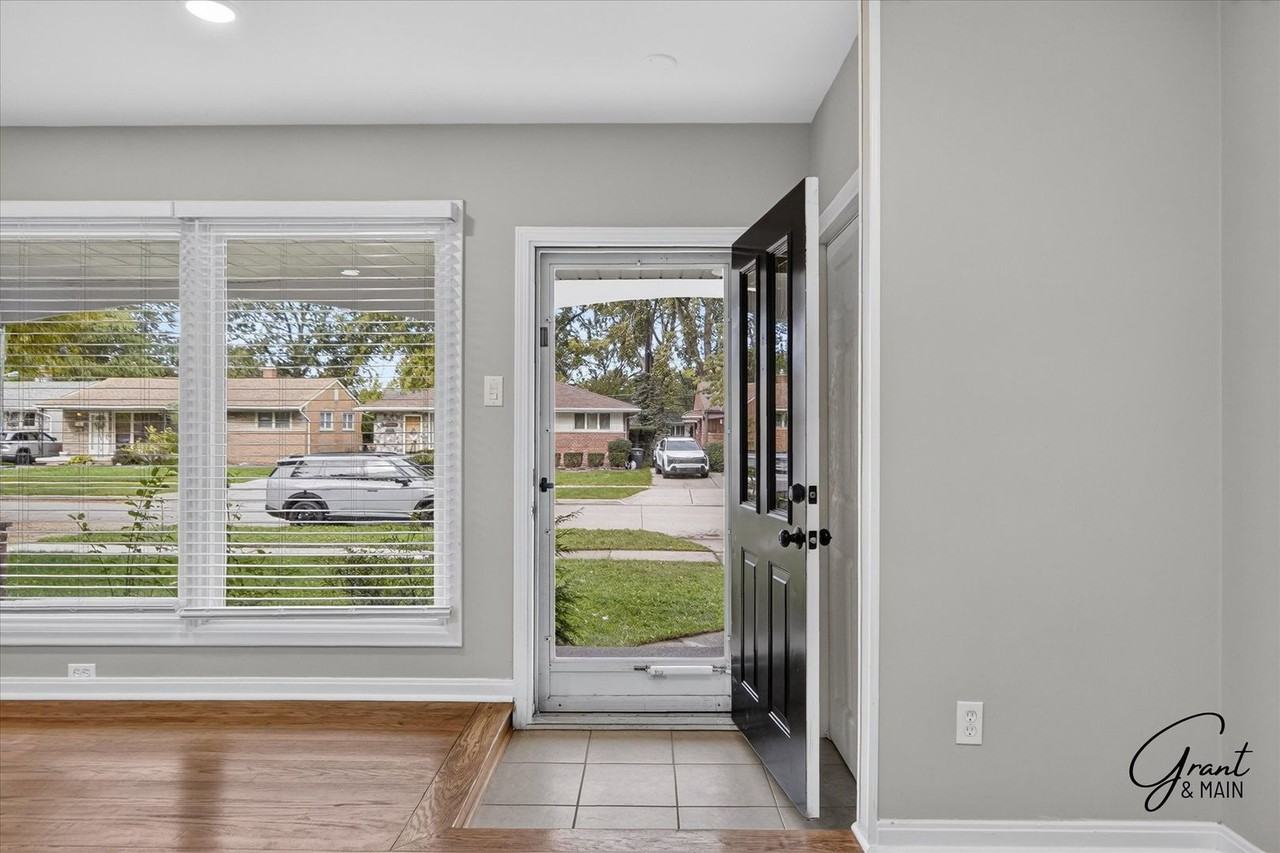22854 Lingemann St - Photo 3 of 27