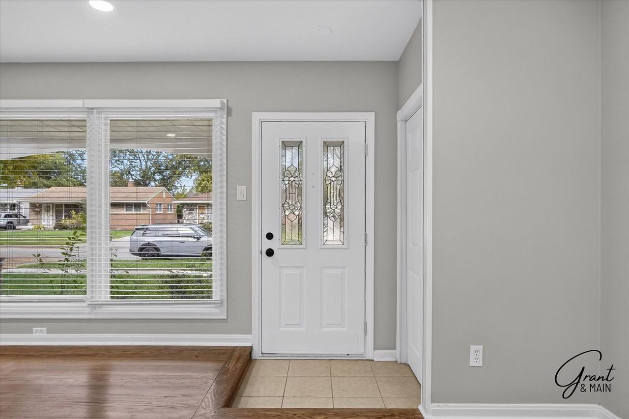 22854 Lingemann St - Photo 4 of 27