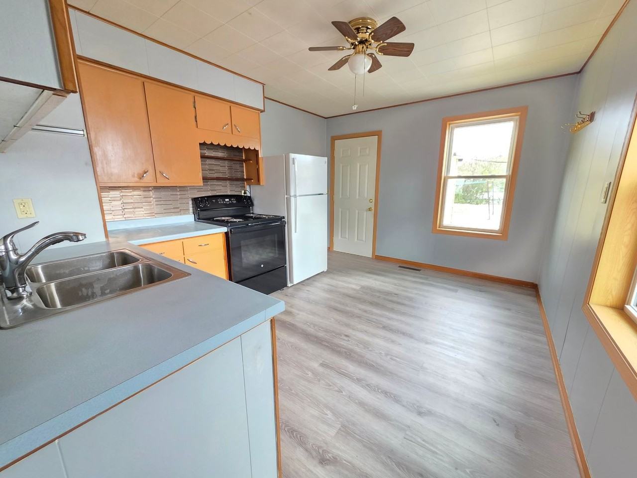 420 16th St N - Photo 2 of 15