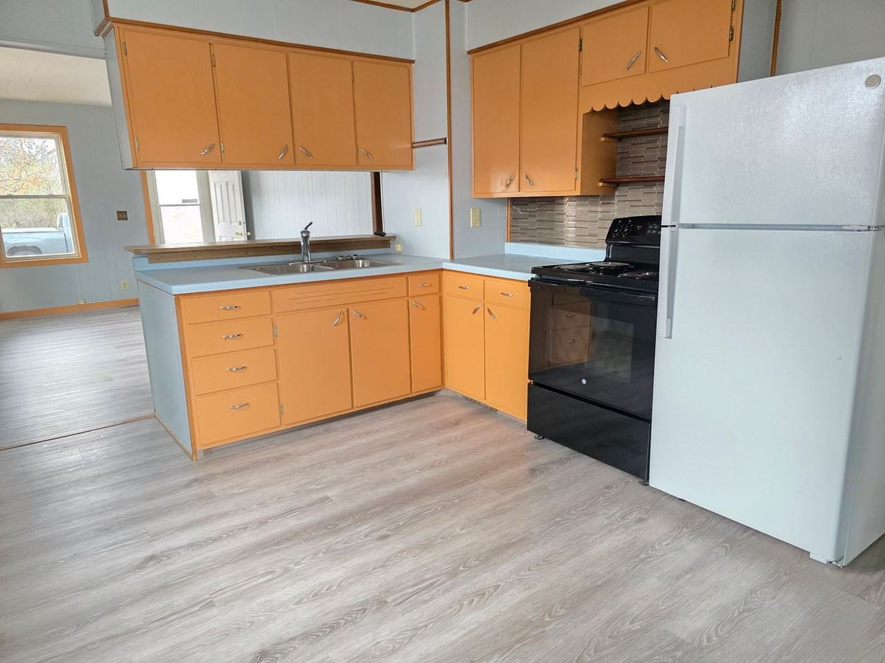 420 16th St N - Photo 3 of 15