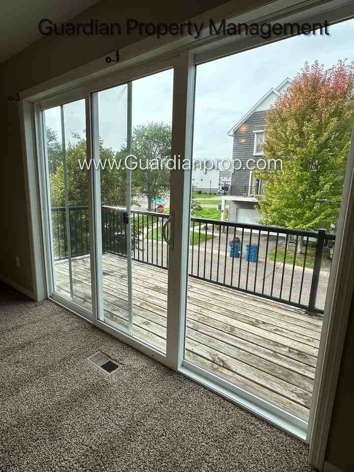 11948 Emery Village Dr N - Photo 4 of 16