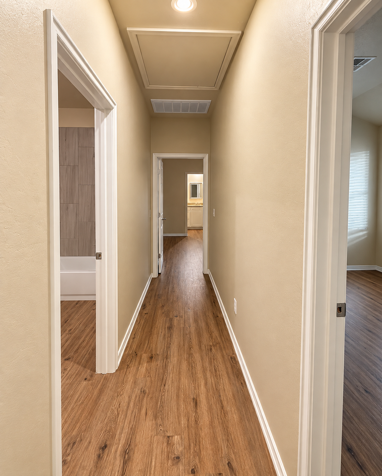 810 W Illinois Ave - Photo 4 of 12