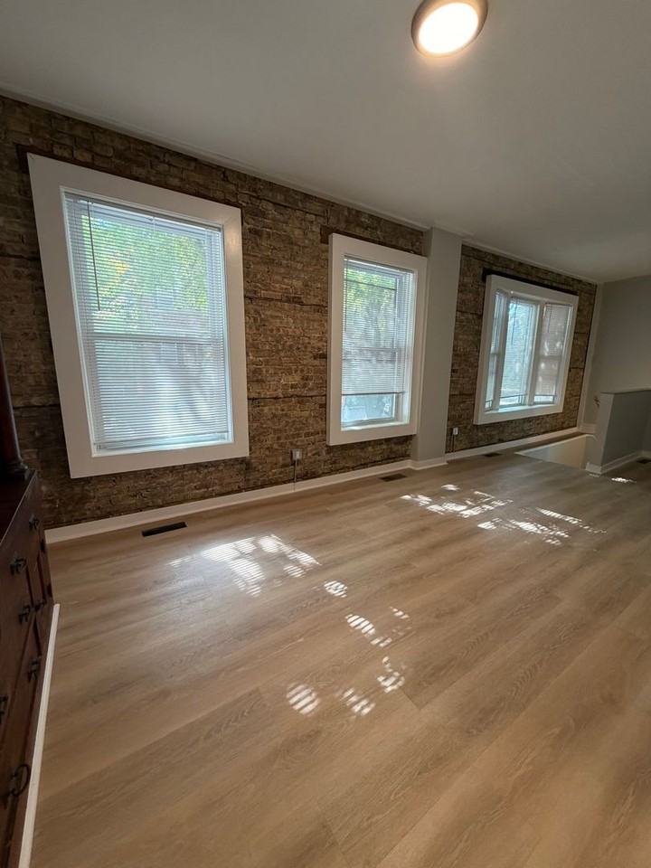 3018 3018 W Schubert Ave - 3018 1R - Photo 2 of 19