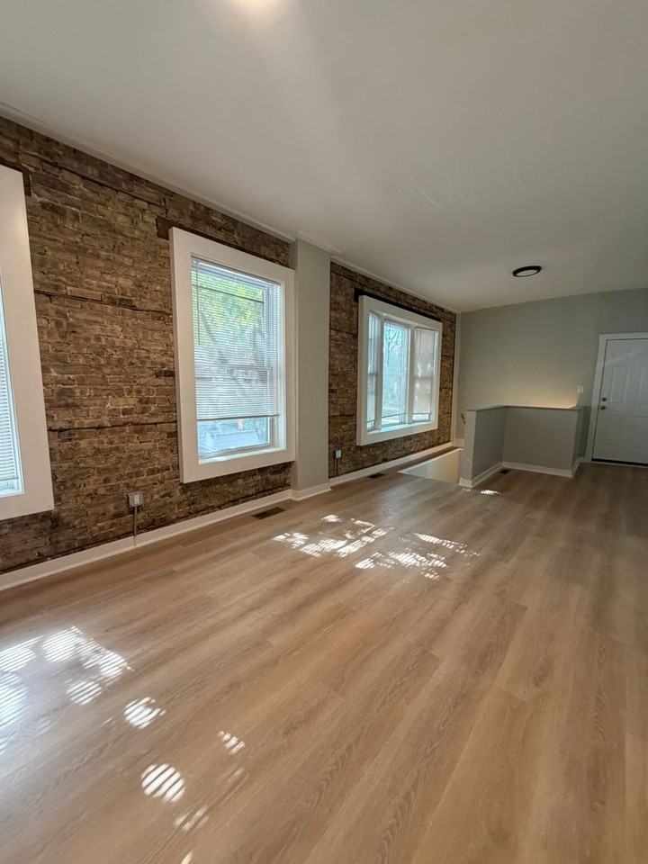 3018 3018 W Schubert Ave - 3018 1R - Photo 3 of 19