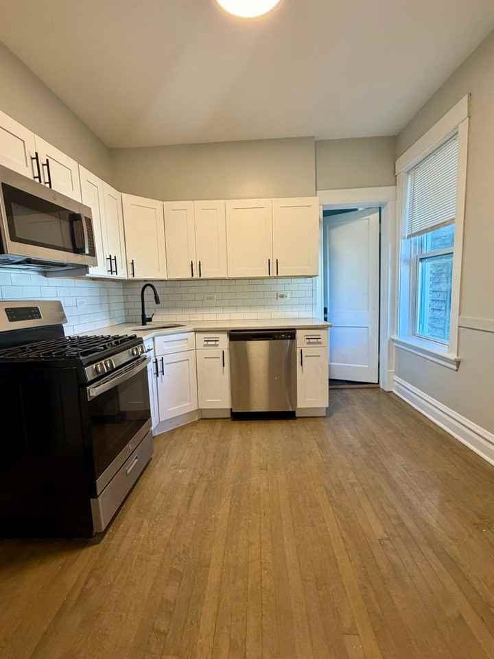 3018 3018 W Schubert Ave - 3018 1R - Photo 5 of 19