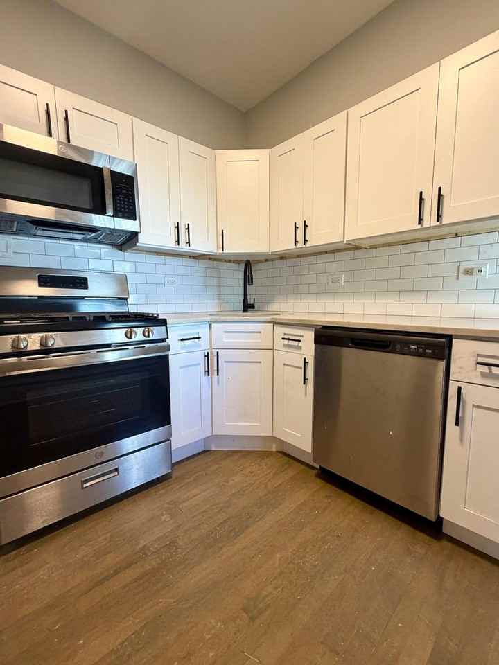 3018 3018 W Schubert Ave - 3018 1R - Photo 6 of 19