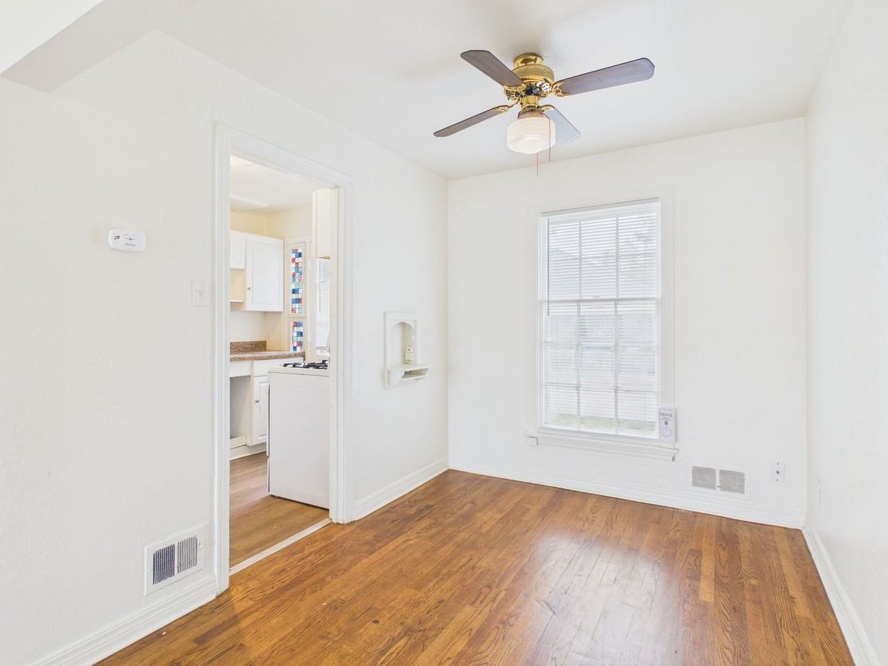 1621 S Jackson St #2 - Photo 6 of 27
