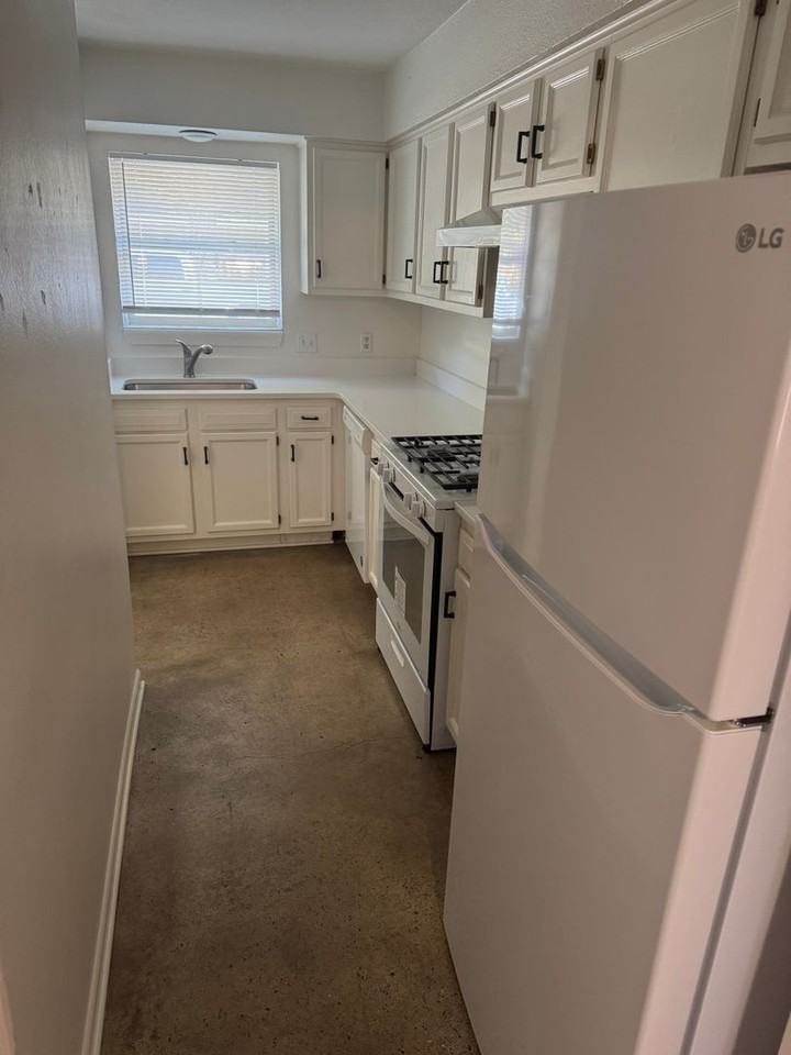 718 S Mitchell St - Photo 3 of 9
