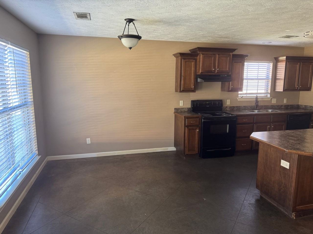 1065 Wineberry - Photo 3 of 11