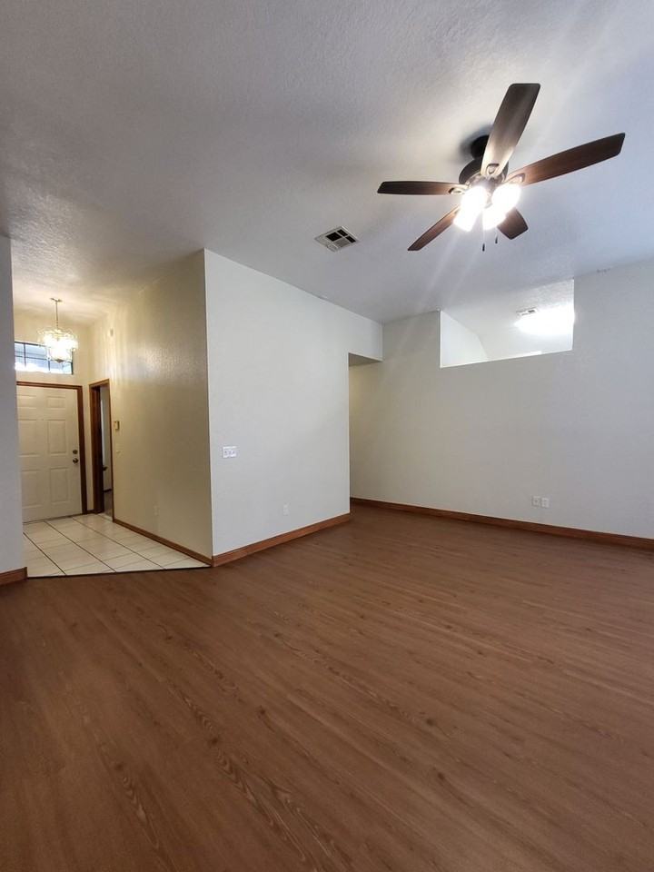 1913 Old Central Dr - Photo 2 of 26