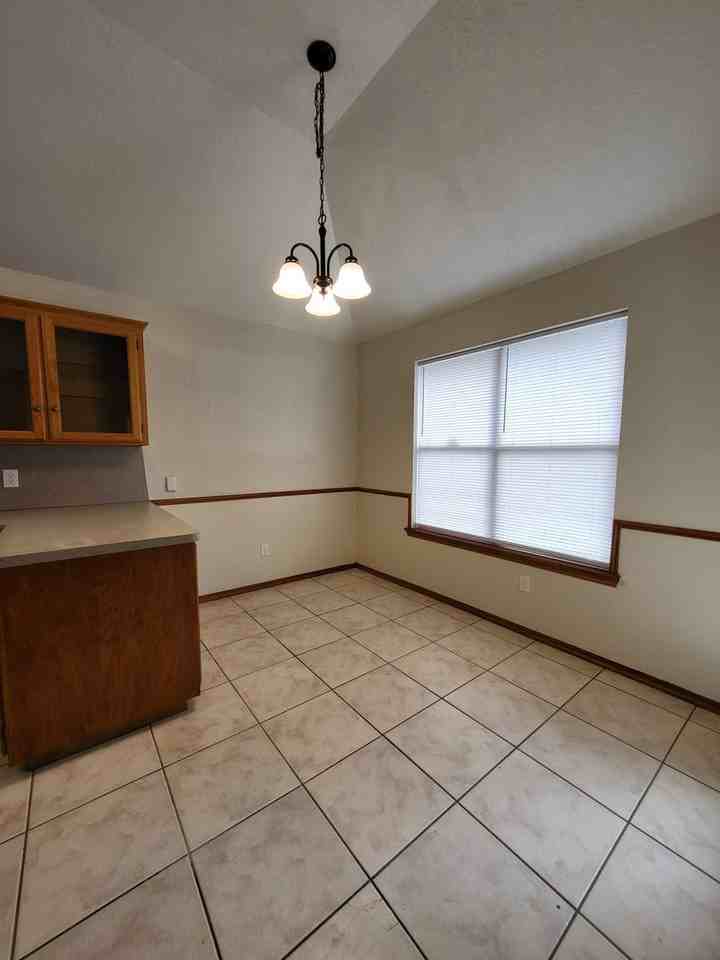 1913 Old Central Dr - Photo 6 of 26
