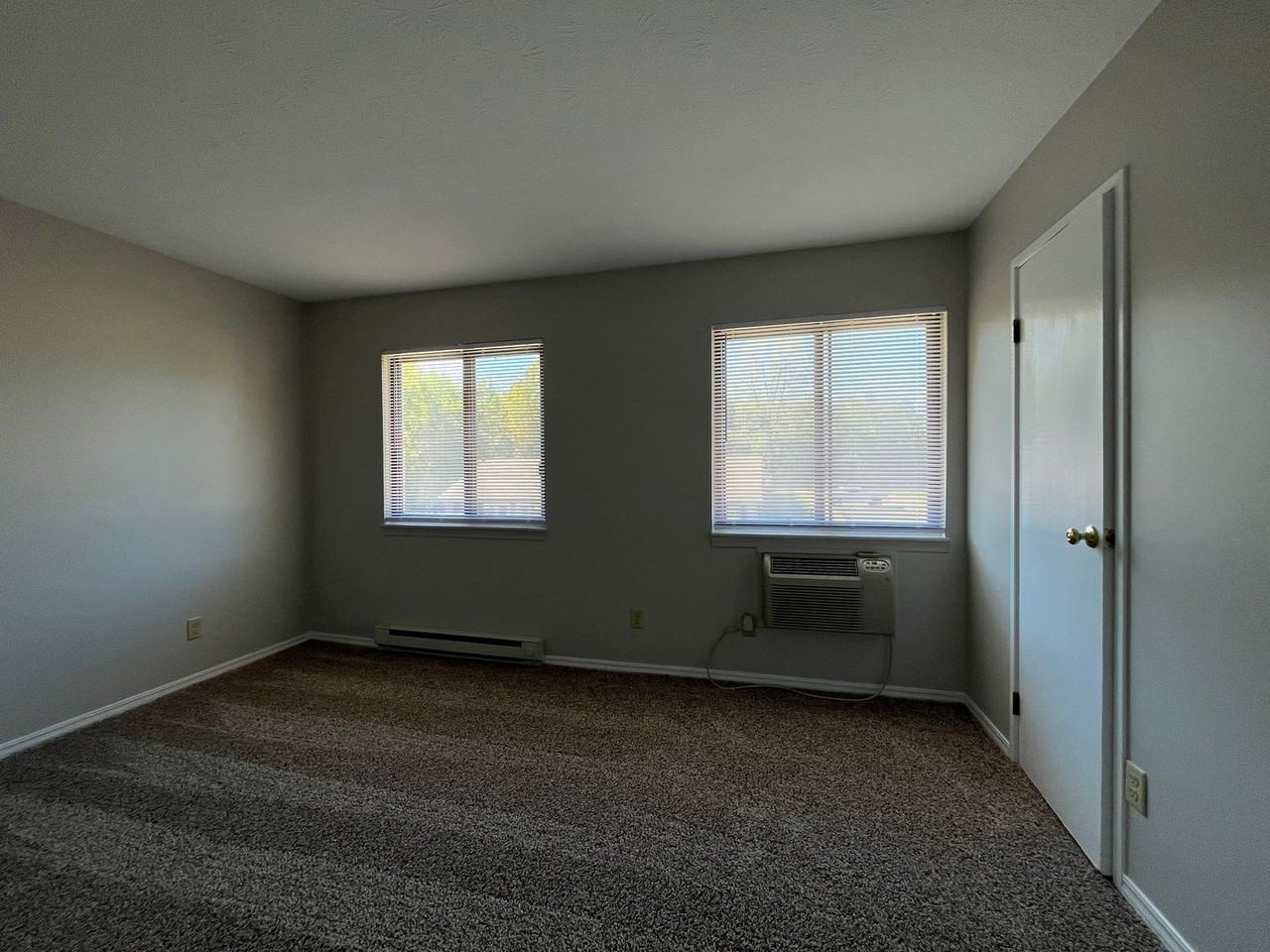 435 S Village St - Photo 6 of 32