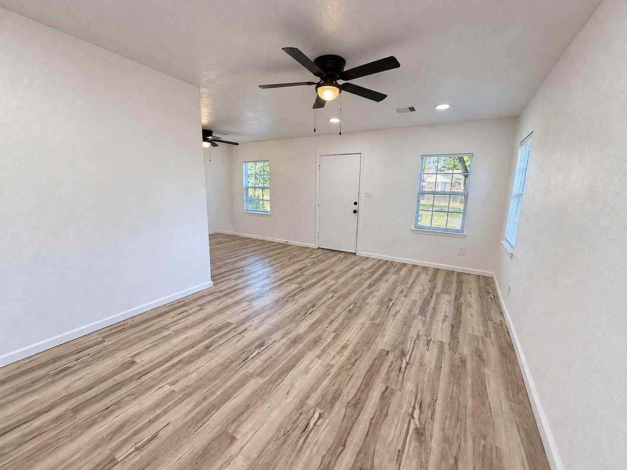2200 Ne 19th St - Photo 3 of 14