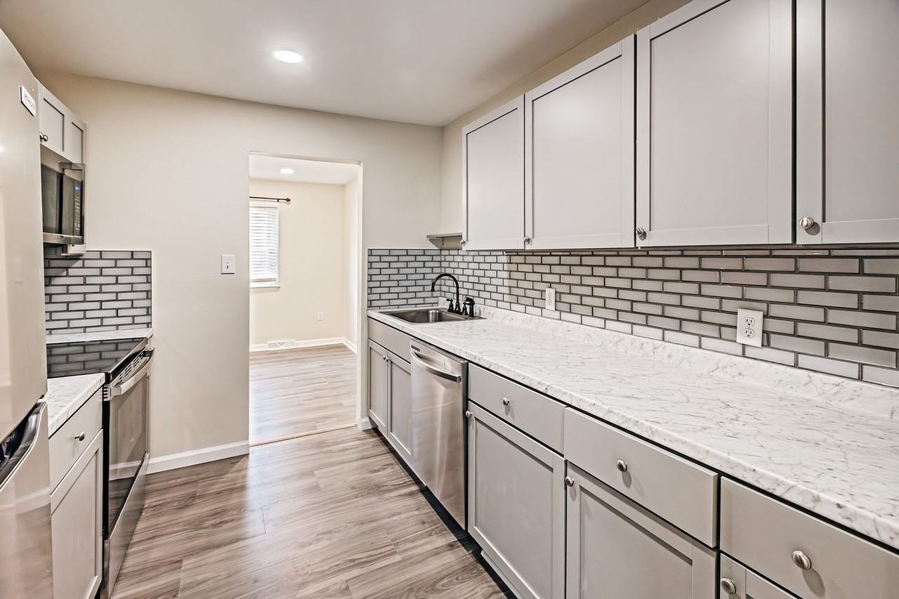 1206 Flanders Way - Photo 5 of 17