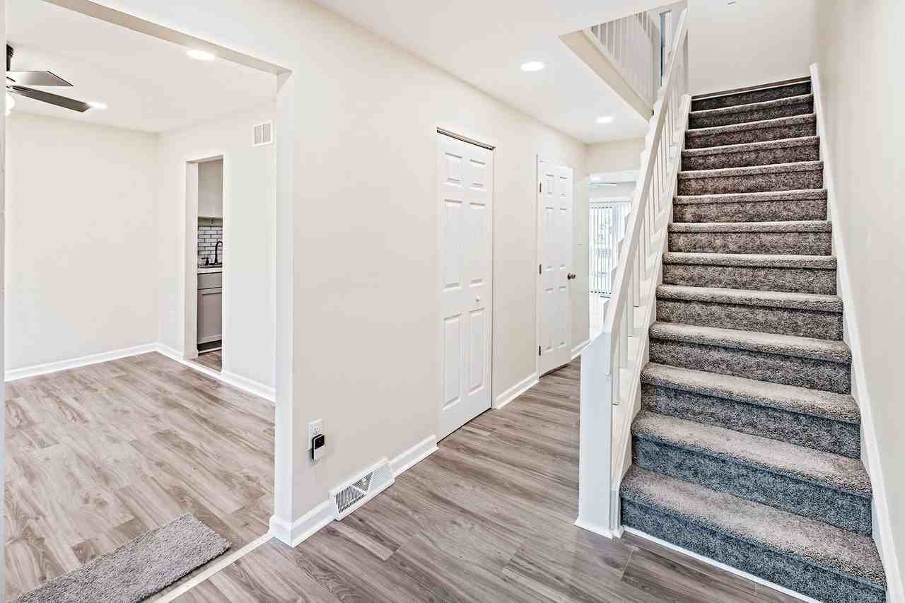 1206 Flanders Way - Photo 6 of 17