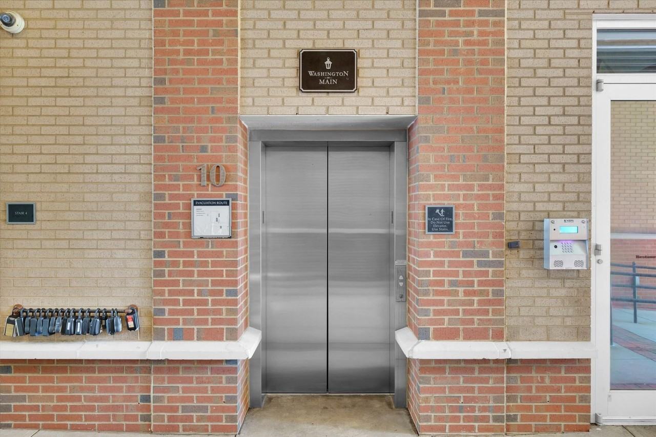 10 E Washington St Apt 3f - Photo 3 of 28
