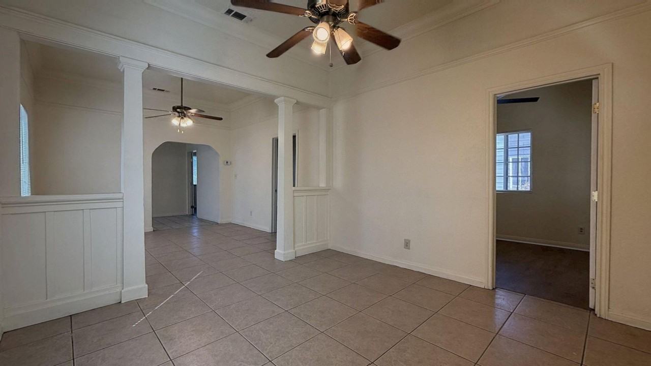 267 E L St - Photo 5 of 26
