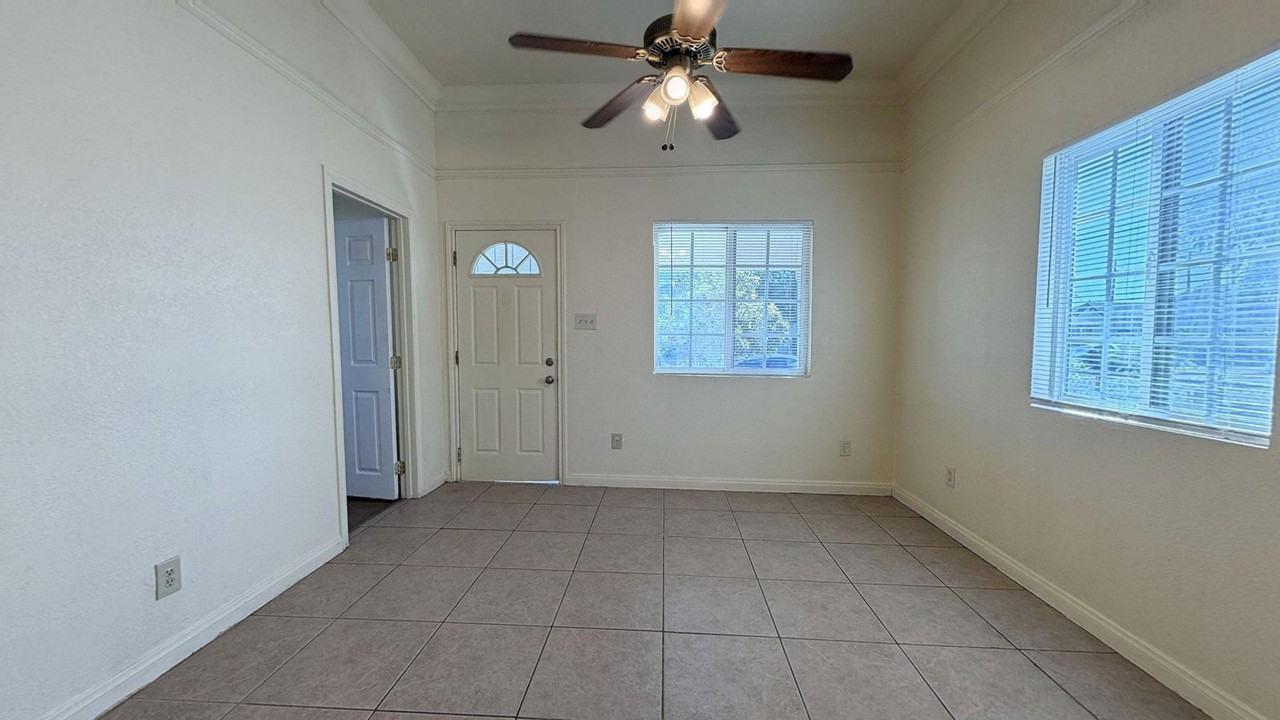 267 E L St - Photo 6 of 26