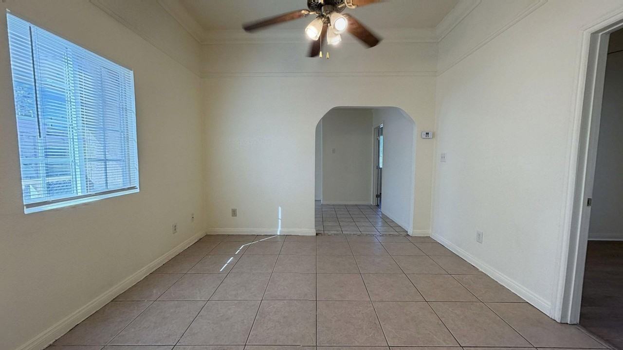 267 E L St - Photo 7 of 26