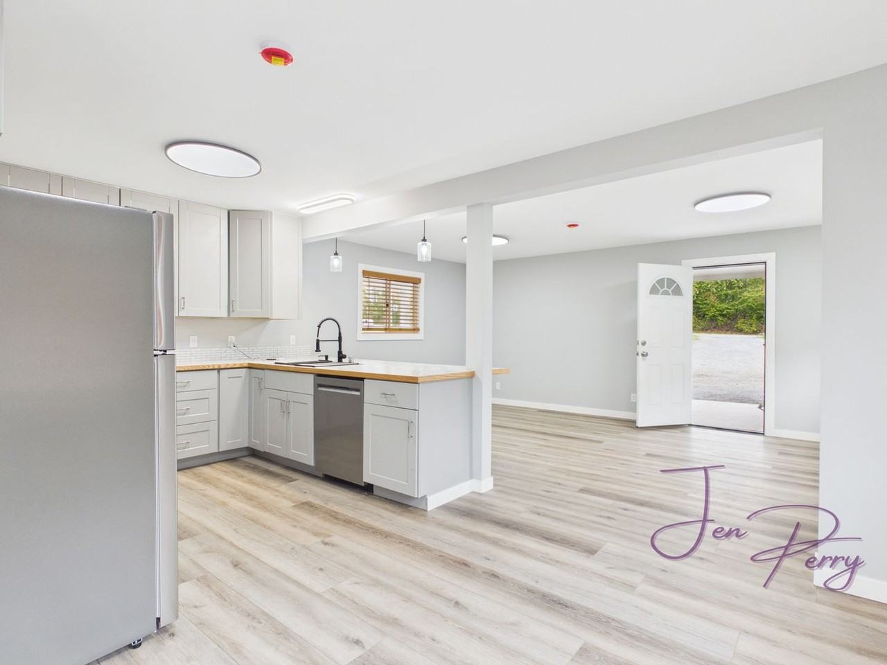 4204 Aldrich Rd - Photo 6 of 21