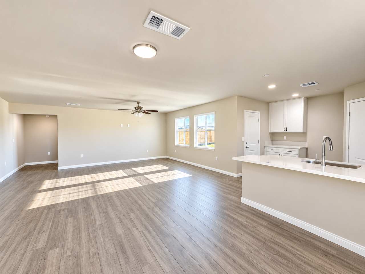 618 Poinsettia St - Photo 3 of 14
