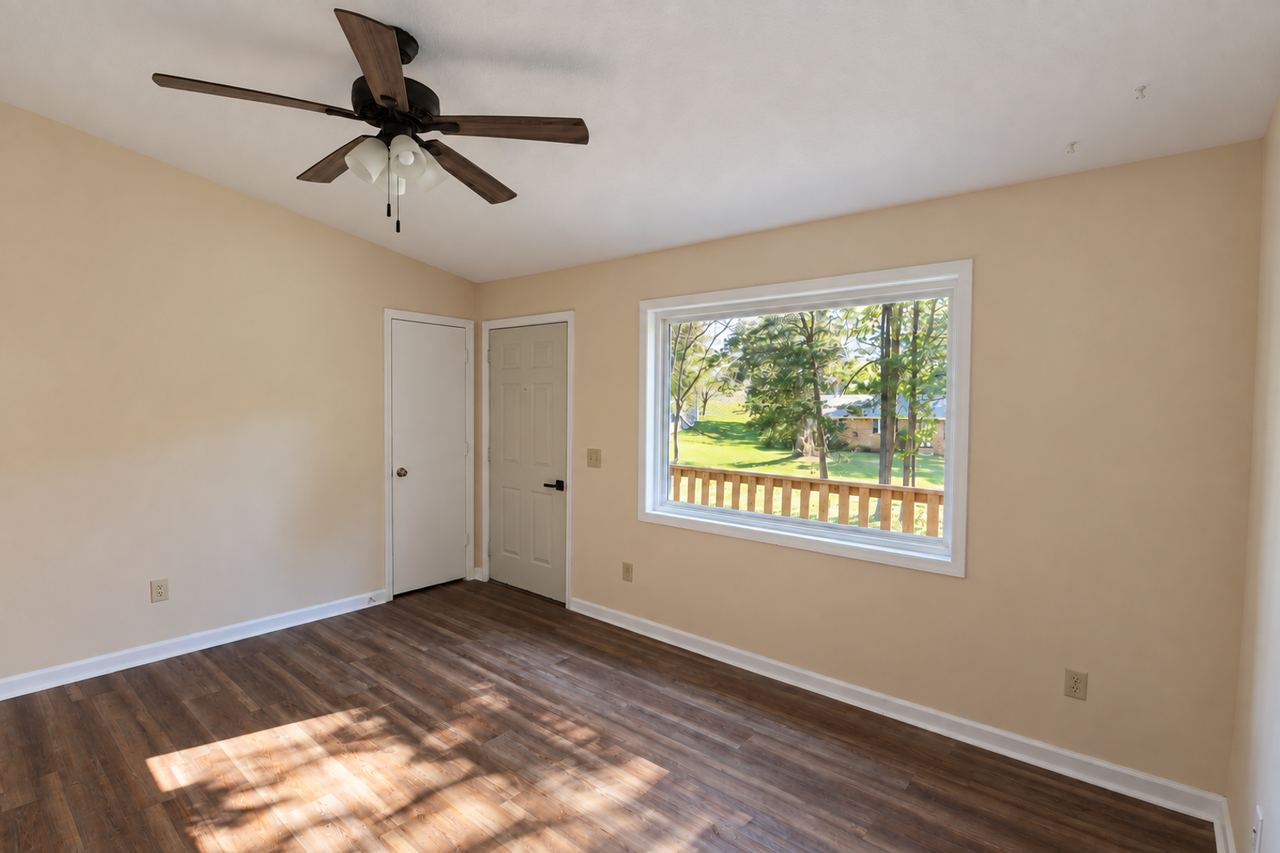 1423 Shadow Ln - Photo 5 of 27