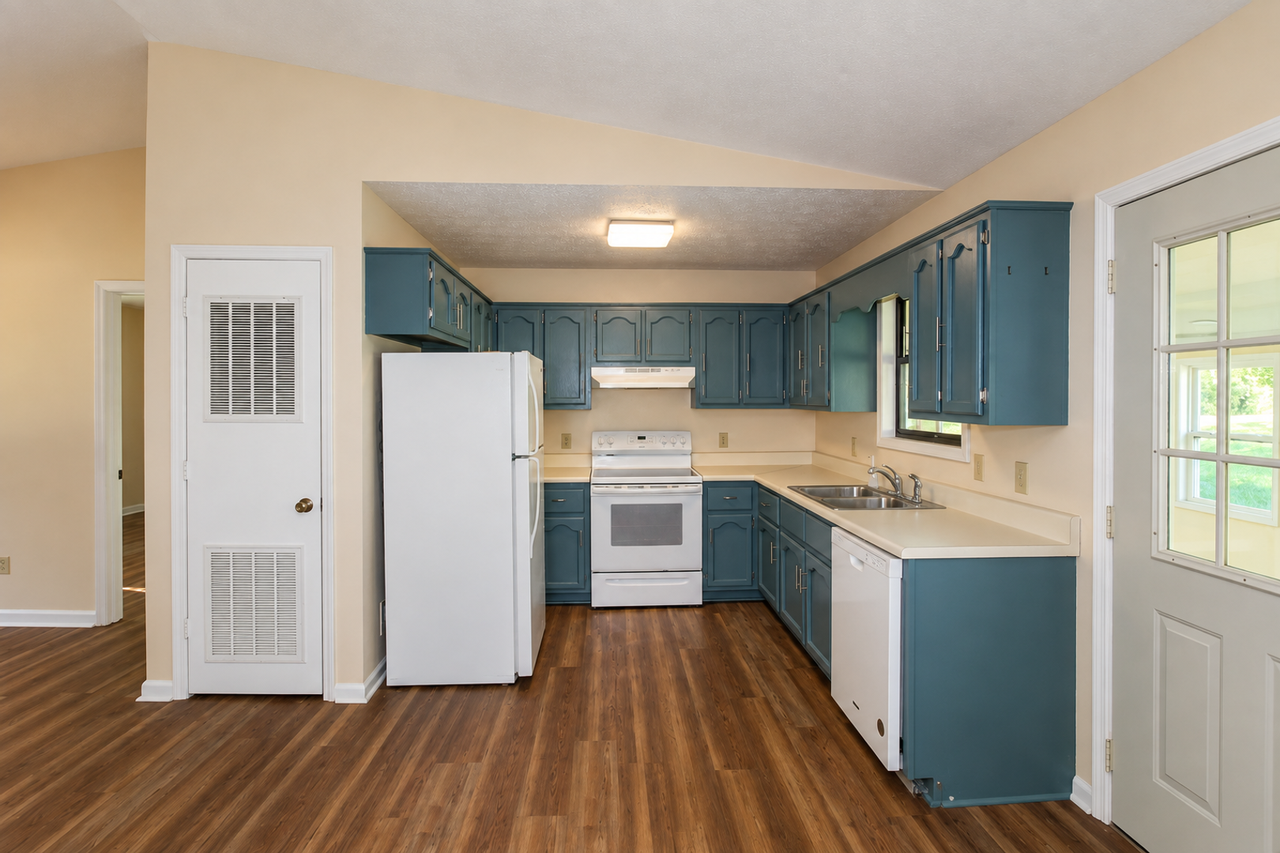 1423 Shadow Ln - Photo 6 of 27