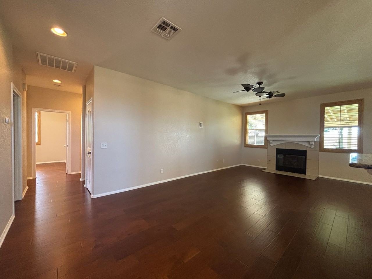 42963 Edson Ave - Photo 5 of 36