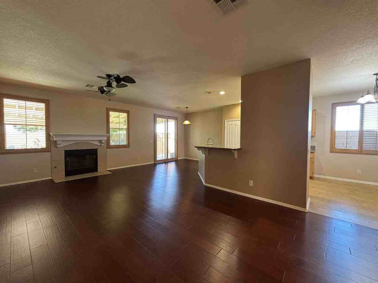 42963 Edson Ave - Photo 6 of 36