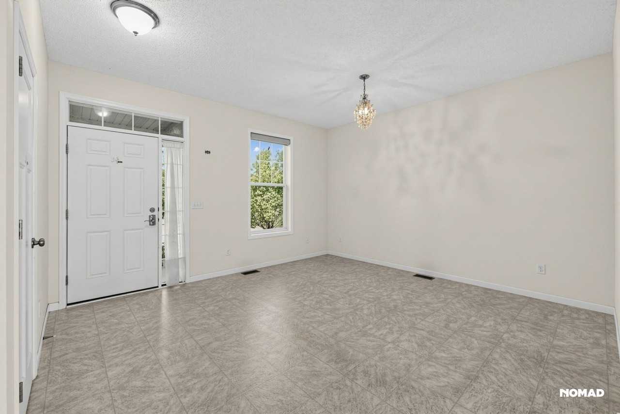 18805 46th Ave N - Photo 4 of 32