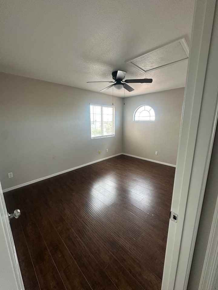 229 Paradise Pkwy - Photo 4 of 10