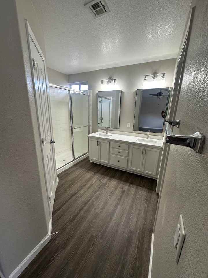 229 Paradise Pkwy - Photo 5 of 10