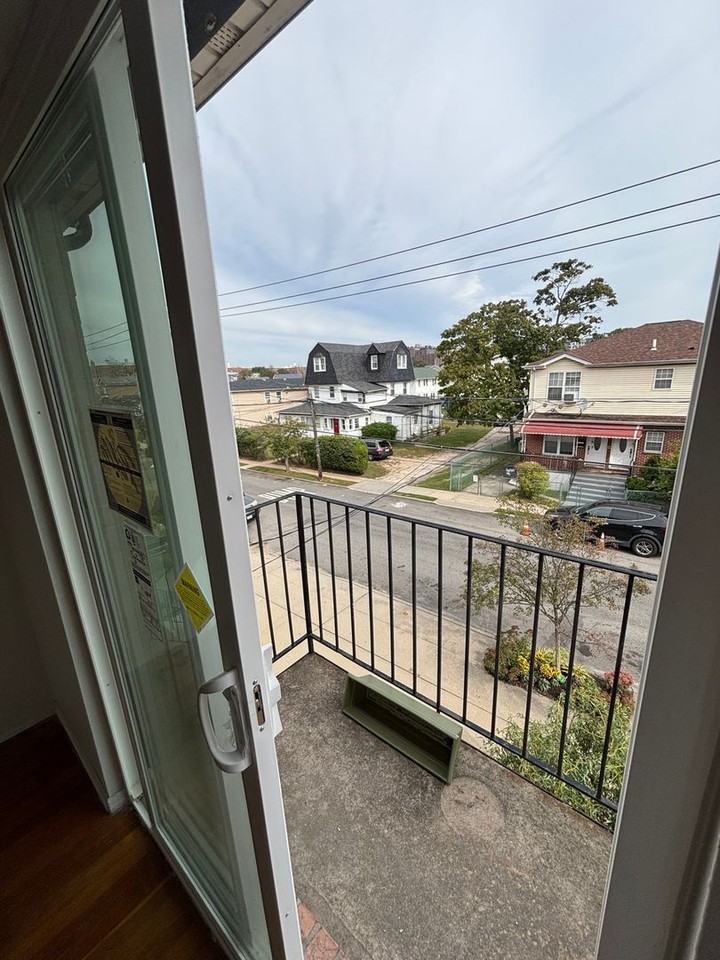 1035 Gipson St - Photo 4 of 19
