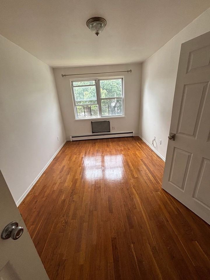 1035 Gipson St - Photo 7 of 19
