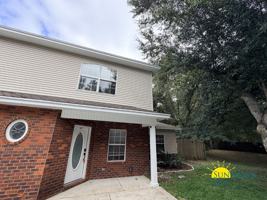 featured image of 827 Fairview Dr