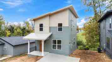 featured image of 915 Turner St