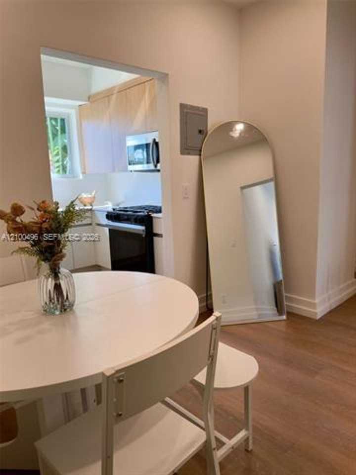 1535 1535 West Ave cu-7 #7 - Photo 7 of 8