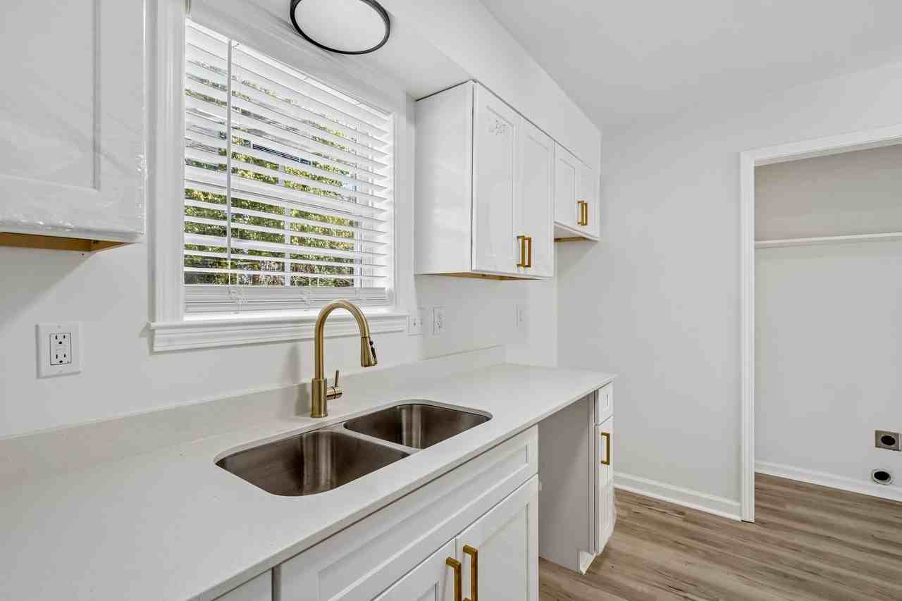 5304 Bitter Creek Dr - Photo 3 of 27