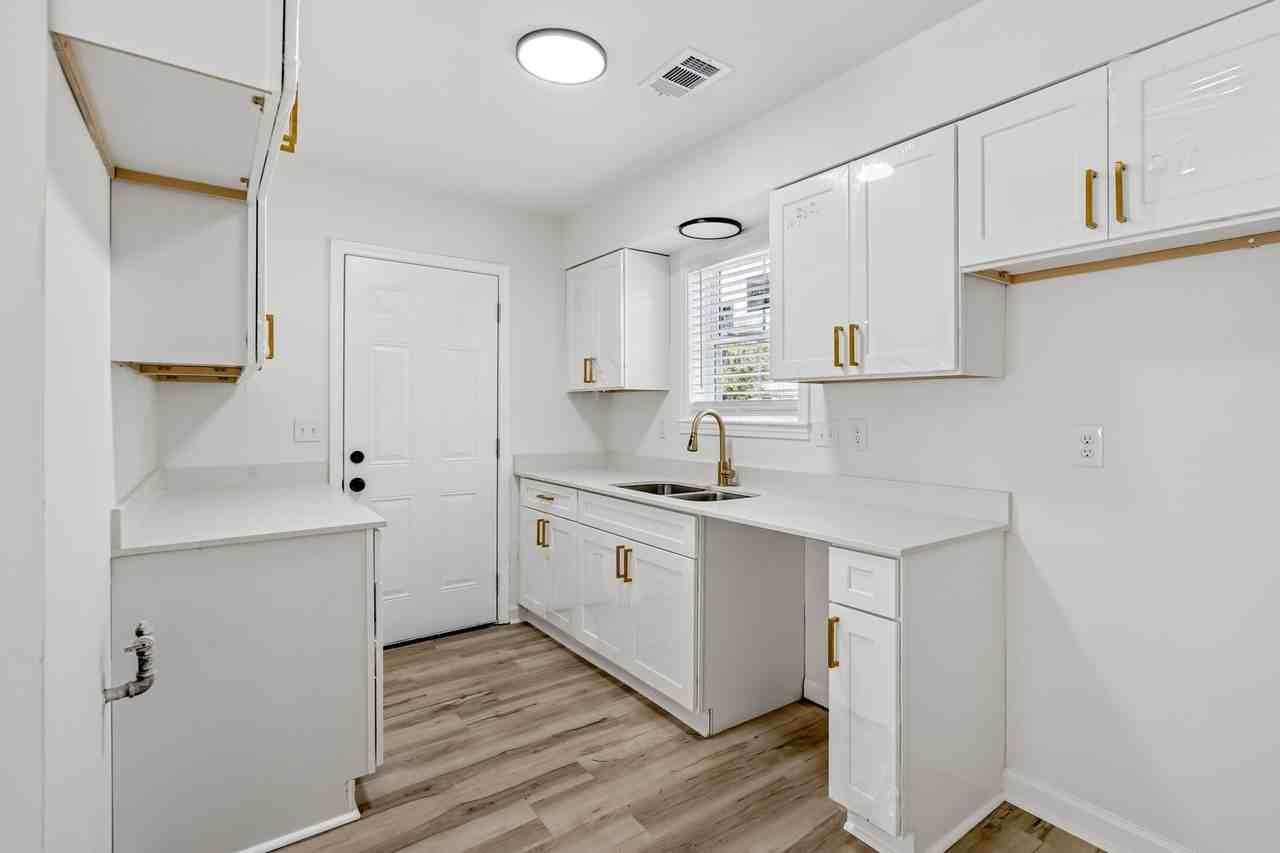 5304 Bitter Creek Dr - Photo 4 of 27
