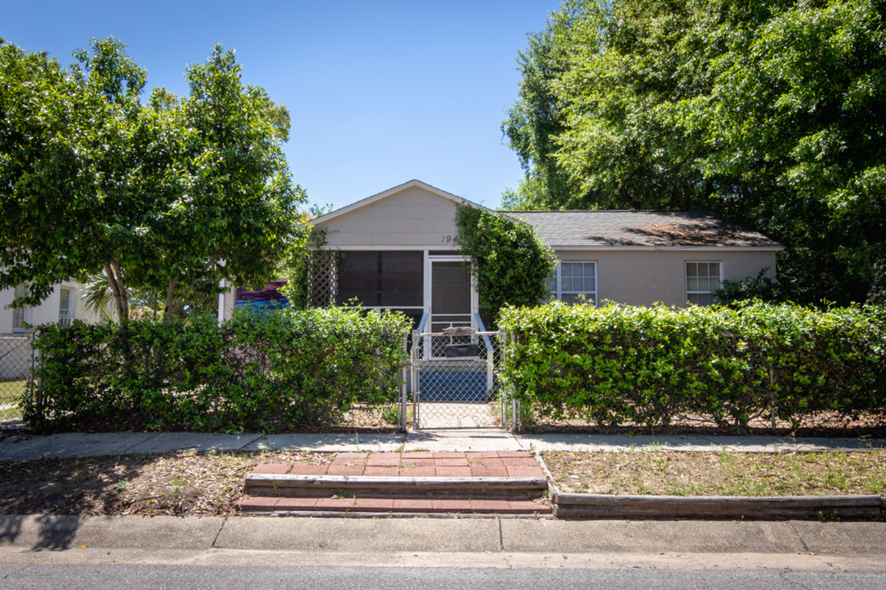 1941 W Government St
