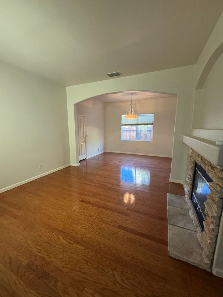 3405 Spring Rose Way - Photo 4 of 31