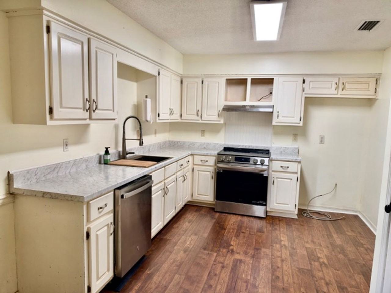 7210 Mahan Ct - Photo 2 of 29