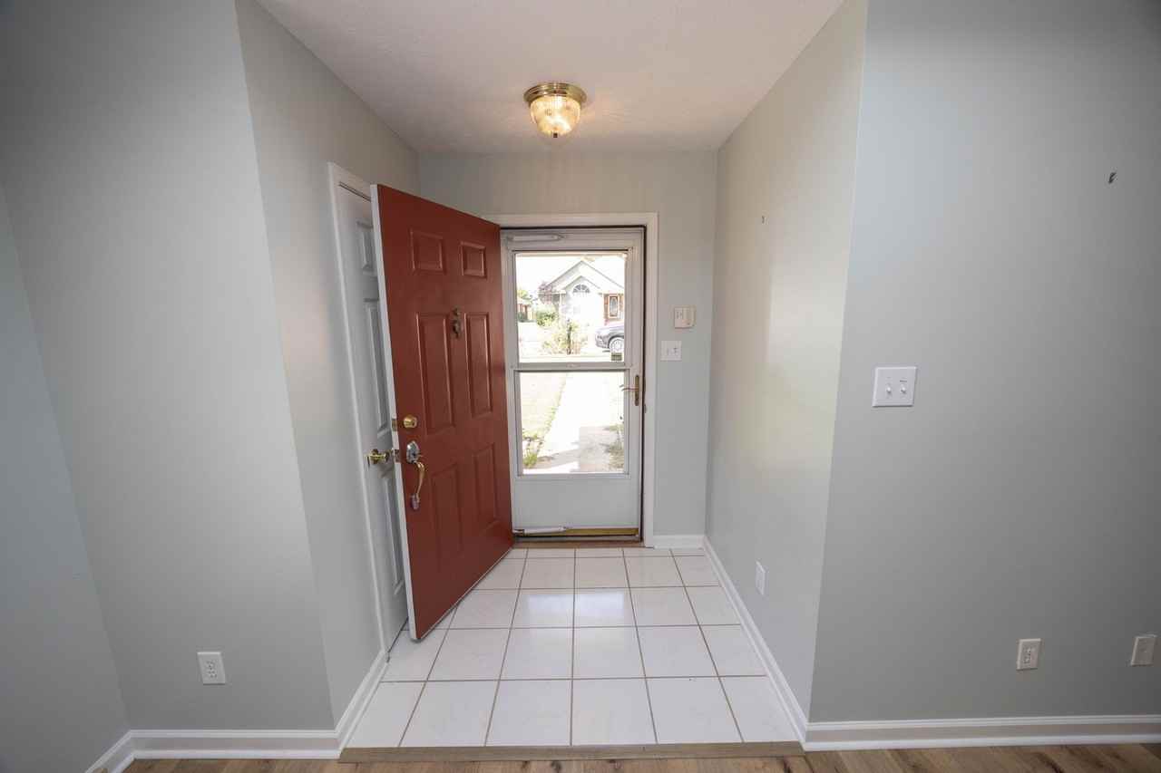 847 Dee Dr - Photo 3 of 27