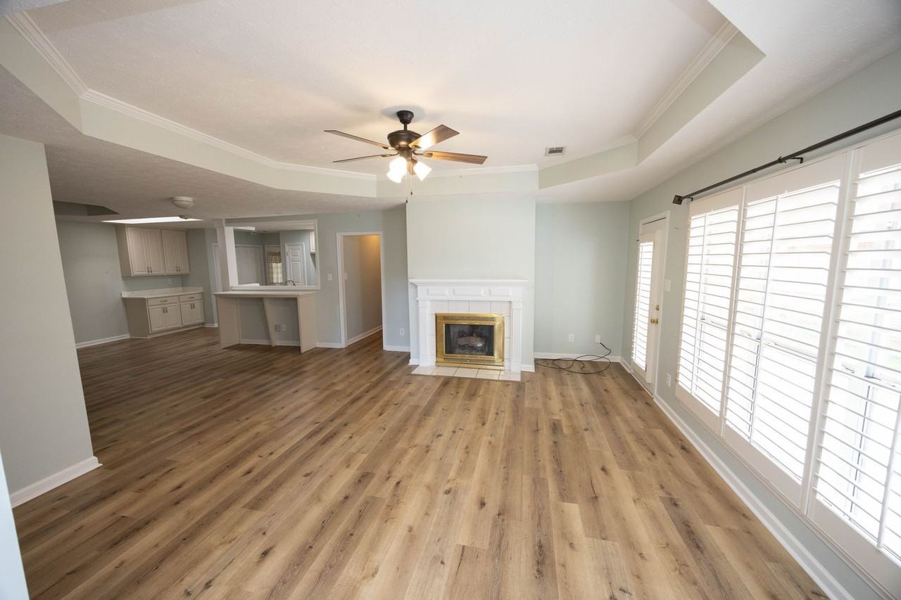847 Dee Dr - Photo 4 of 27