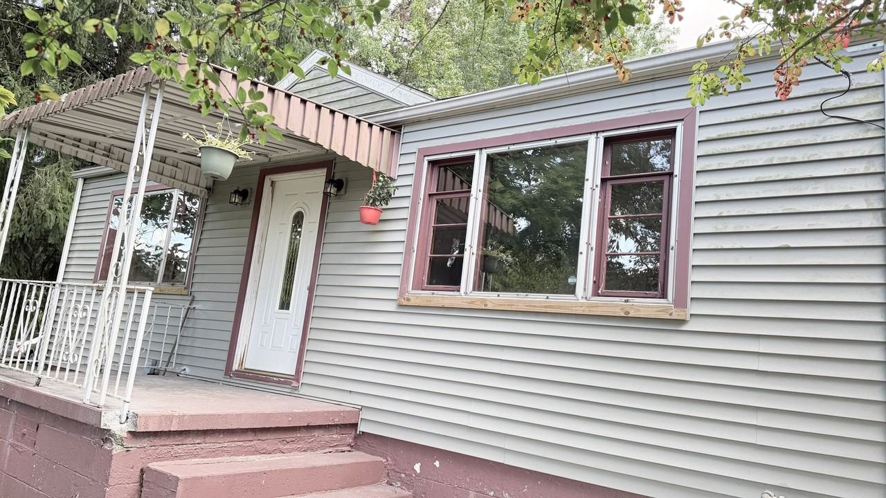 2009 Martha St - Photo 2 of 6