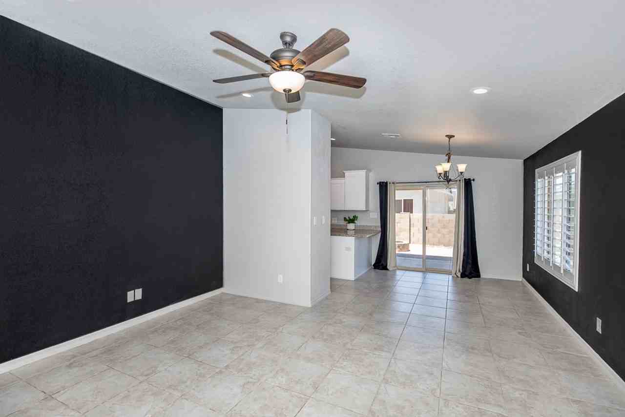 11522 E 33rd Ln - Photo 2 of 31